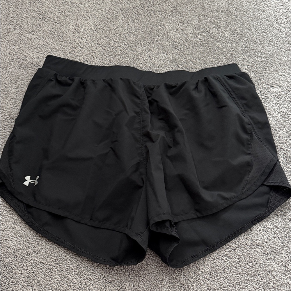 Women’s Under Armour Shorts - Picture 3 of 6